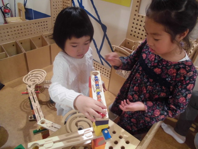 ６才４才