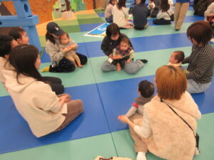 赤ちゃんイベント　初もうではいはいチャレンジ⛩️🥇　