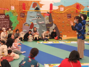 赤ちゃんイベント　ホワイトデーはいはいチャレンジ🍭