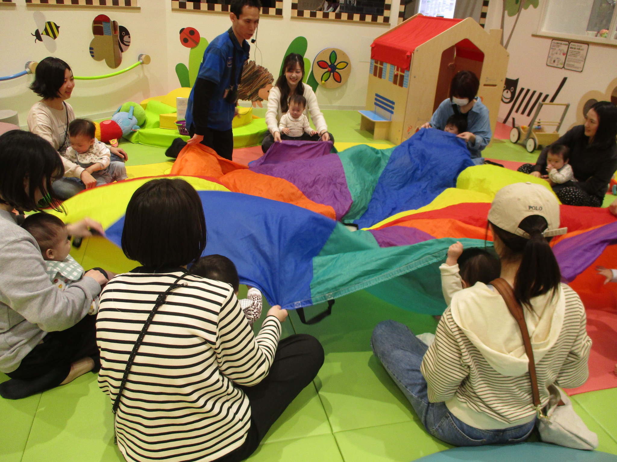ベビーイベント「大きい布であそぼう！」