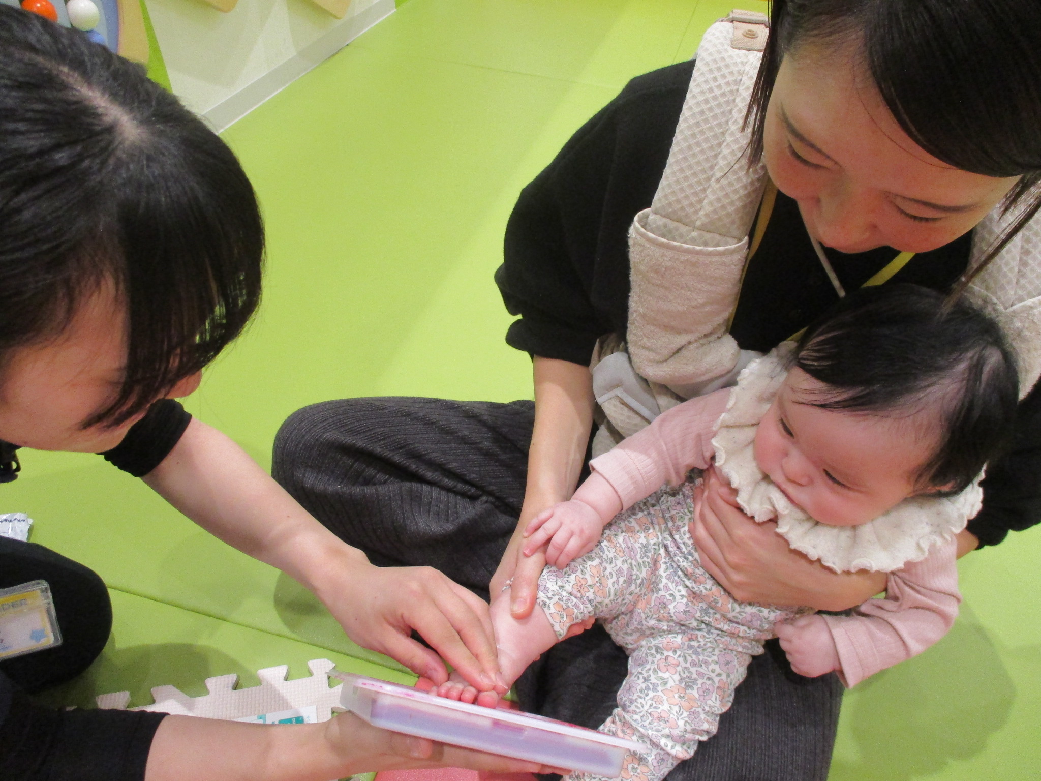 ベビーイベント「足型とろう！」