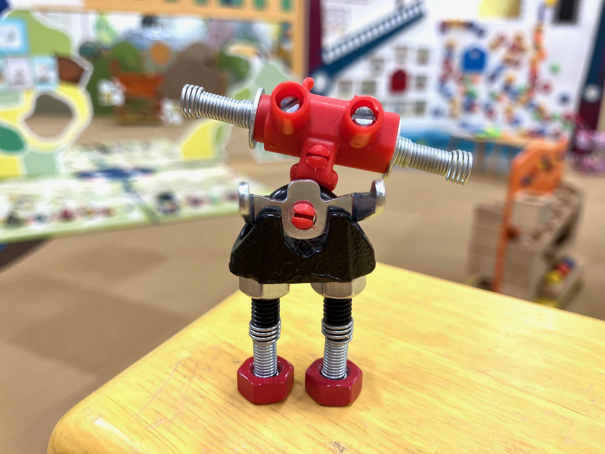 自分らしく表現してみよう!【Playful Creator】~ネジ&工具でオリジナルロボットづくり~