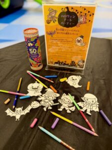 場内にハロウィンのぬりえが登場しました★
