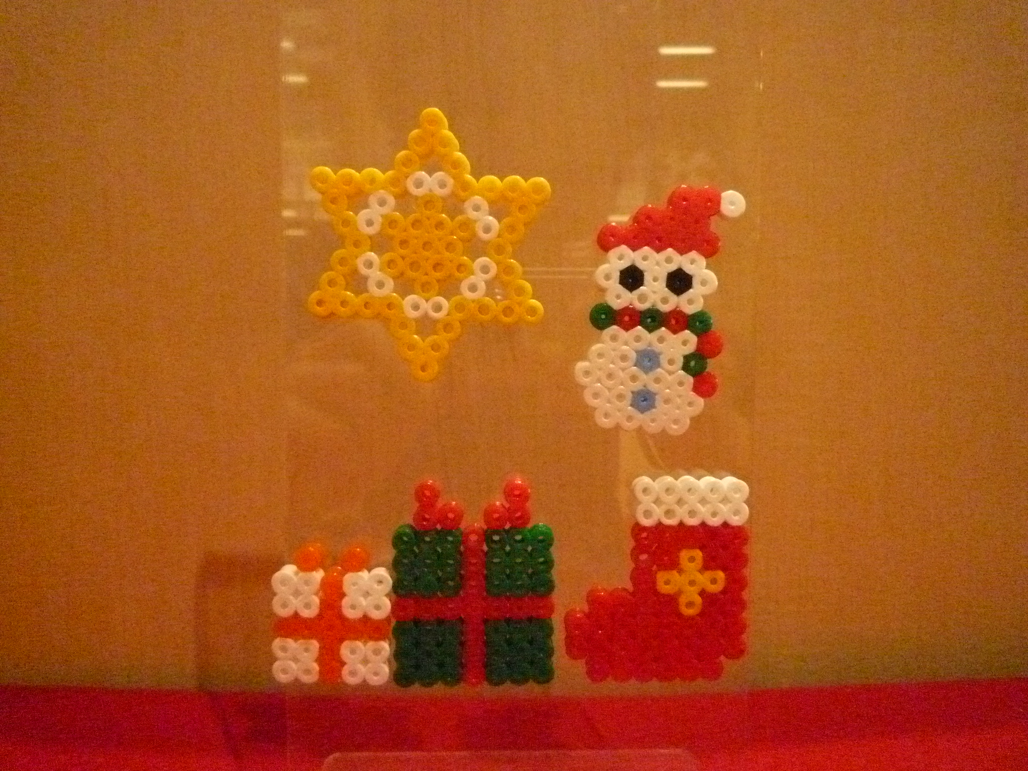 ハマビーズでつくるクリスマスオーナメント