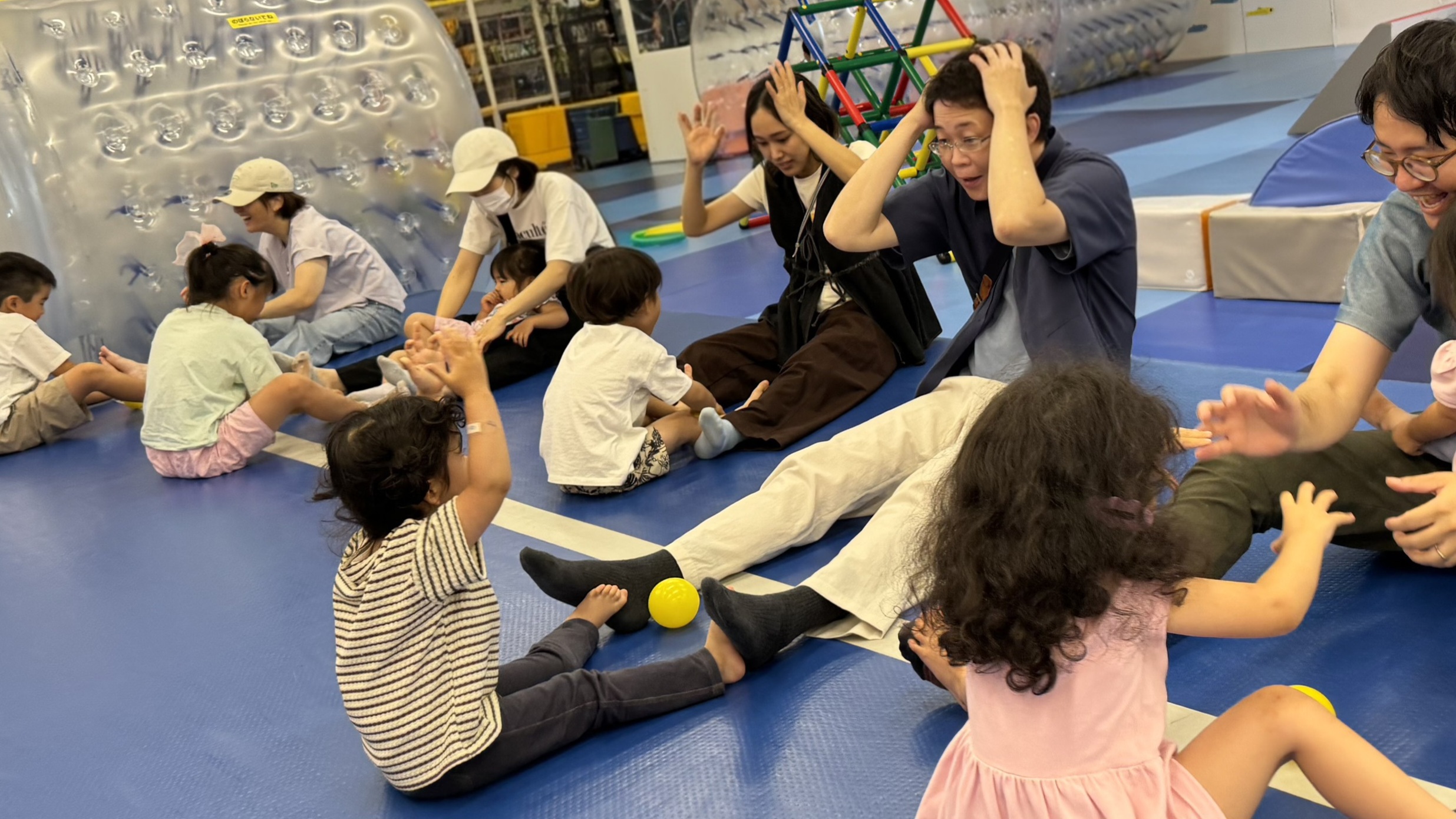 みんなでからだを動かそう!Playful Moving「親子ストレッチ」