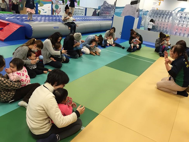 赤ちゃんの日「はいはいレース!」