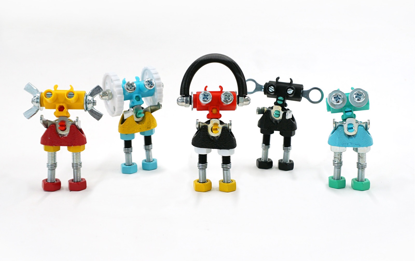 ネジや工具でオリジナルロボットづくり