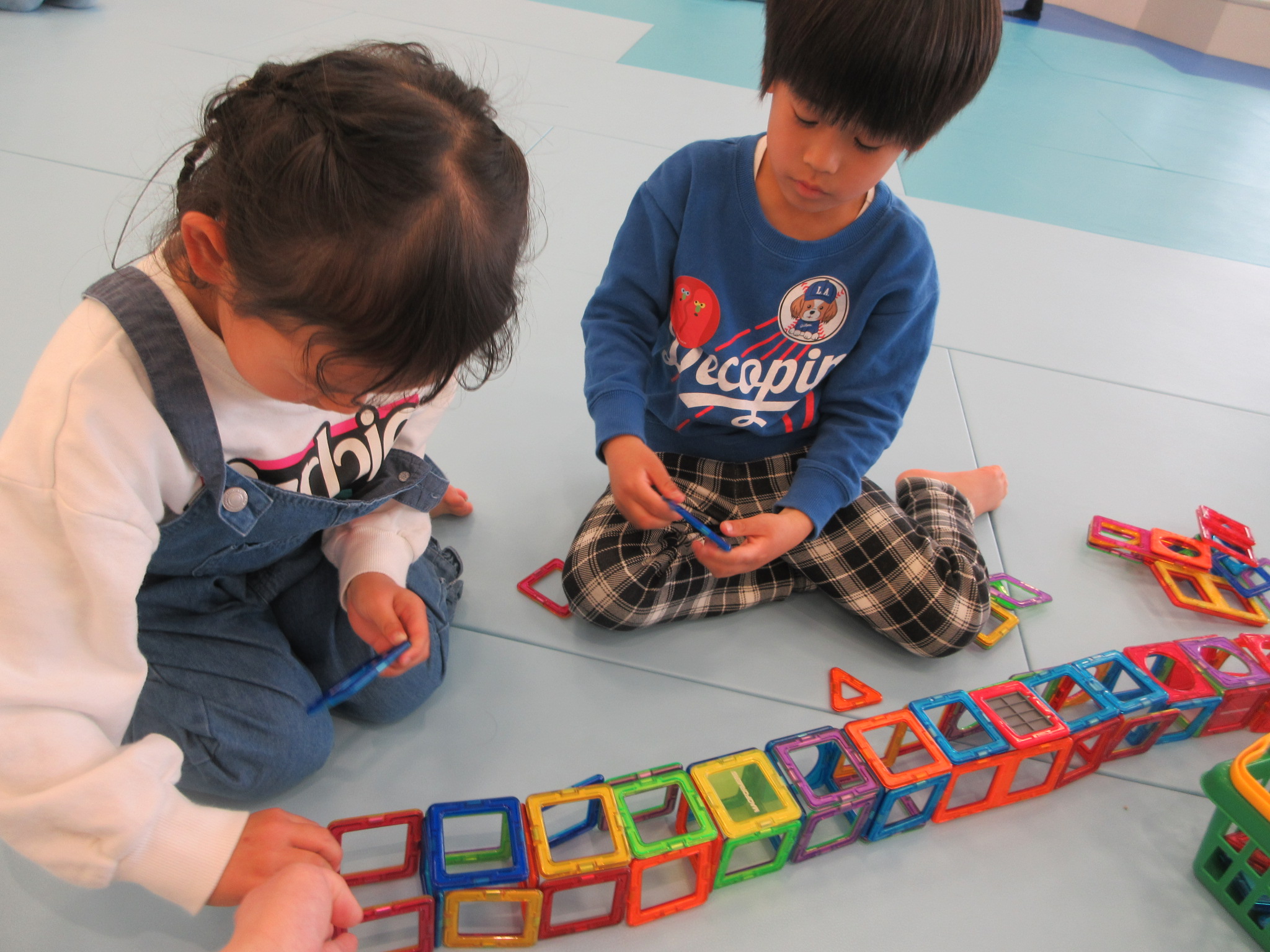 マグネットブロックを使ってあそぼう！