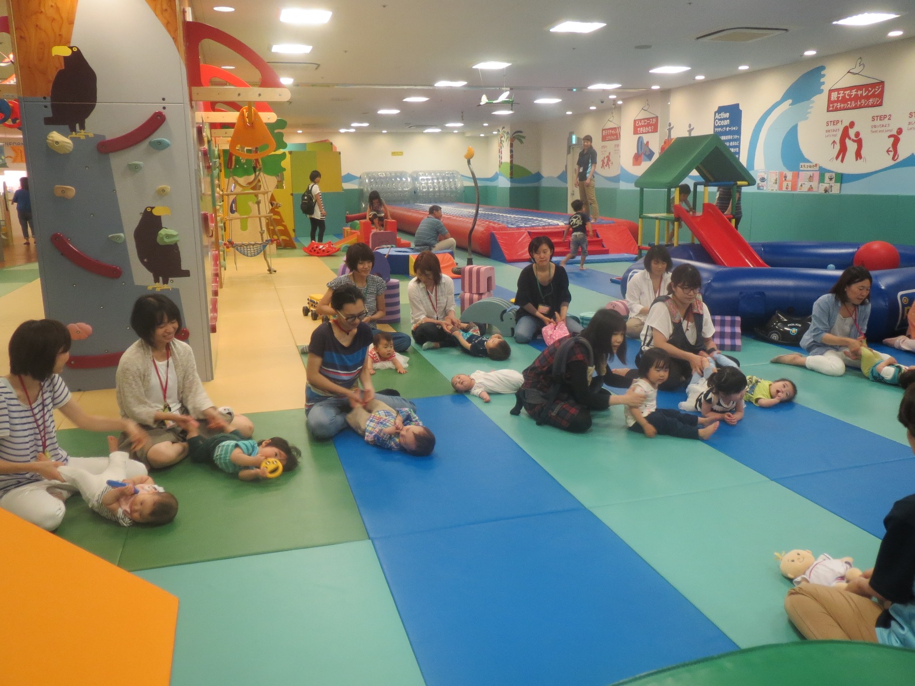 赤ちゃんの日「いろんなところをハイハイしよう♪」