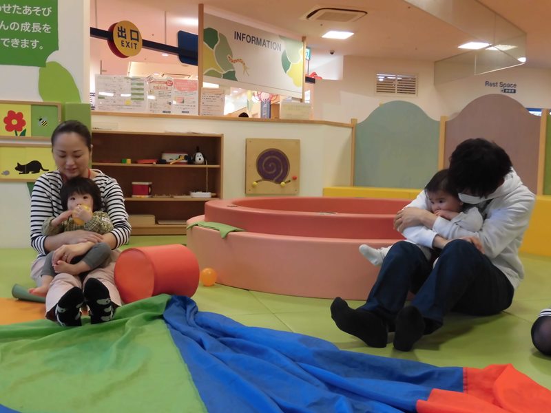赤ちゃんの日♪パラシュートあそび