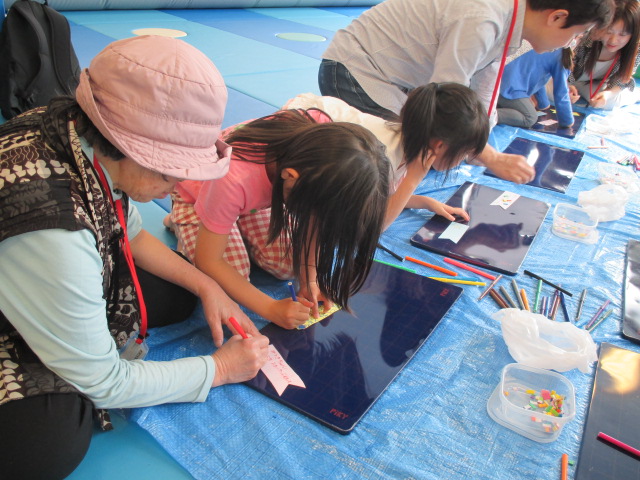 ゴールデンウィーク特別イベント「大きなこいのぼり作り」報告
