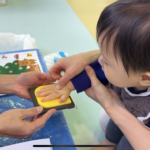 4/30㊍11時　みんなで手形あそび☆